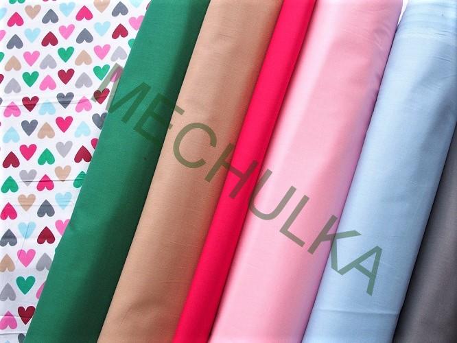 Bavlněné plátno Barevná srdce, bílá látka metráž